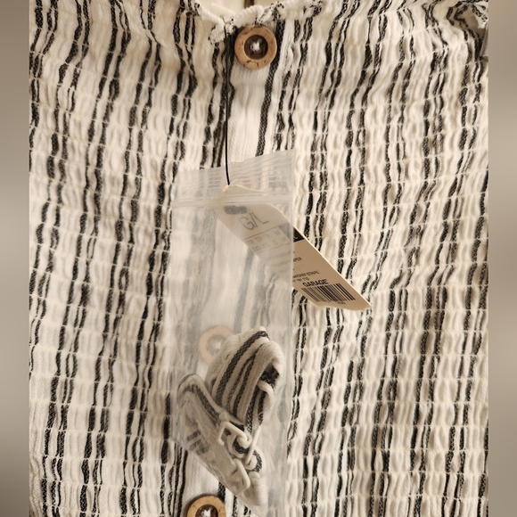 NWT- Garage Stripe Romper - Picture 4 of 7